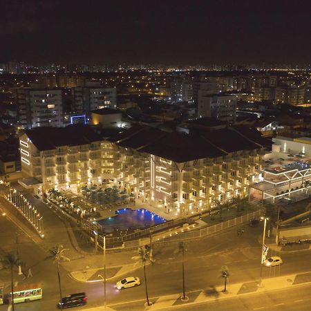 Vidam Hotel Aracaju - Transamerica Collection Buitenkant foto The square at night