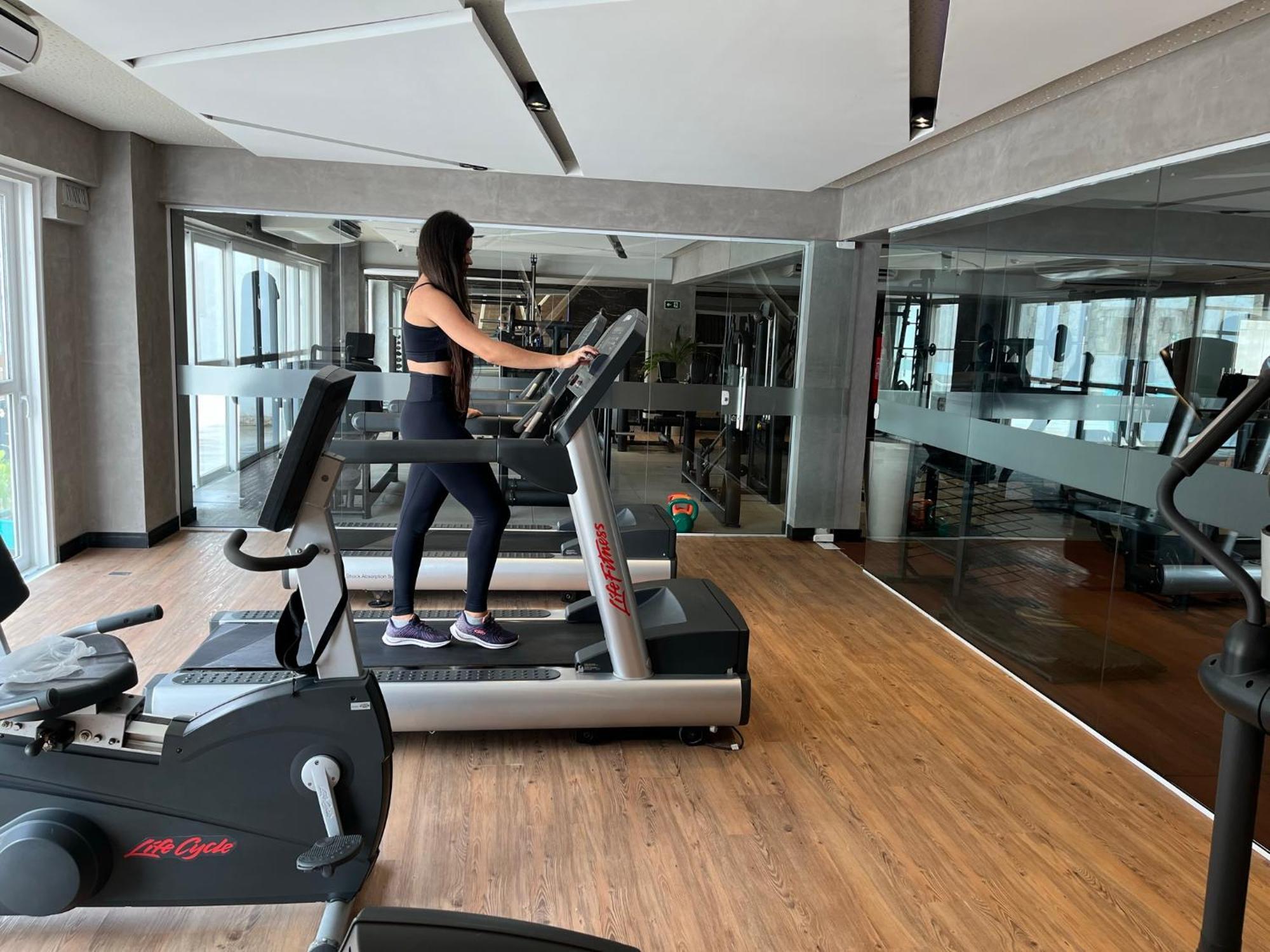 Vidam Hotel Aracaju - Transamerica Collection Buitenkant foto A woman on a treadmill