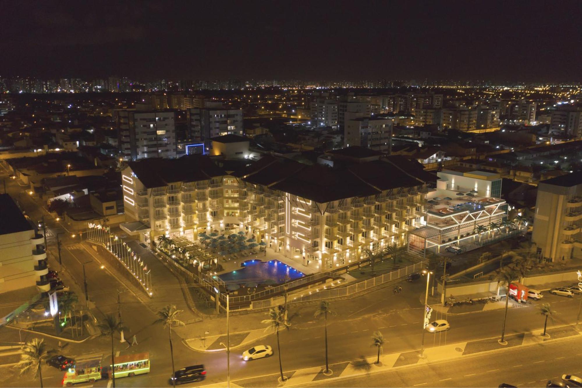 Vidam Hotel Aracaju - Transamerica Collection Buitenkant foto The square at night